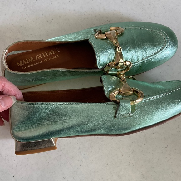 Elegant Mint Green Loafers with Gold Accents - Picture 7 of 7